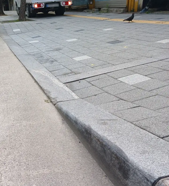 종로 화강석 경사로공사 시공 전